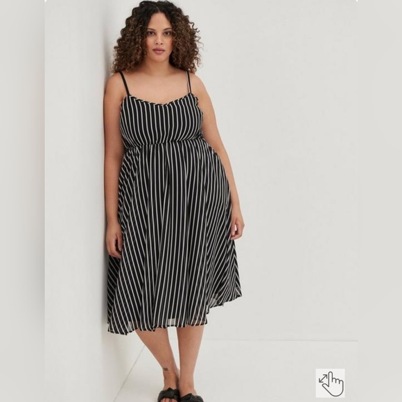 Torrid chiffon striped midi dress. Size 2 - Picture 4 of 4